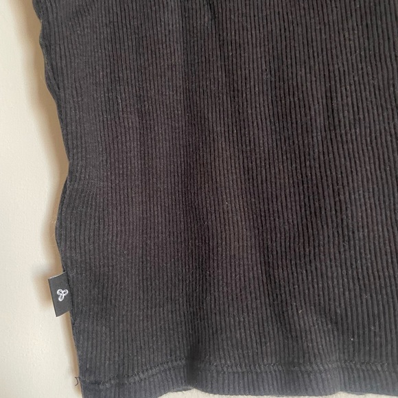 Aritzia TNA Cropped Rib T-Shirt - Picture 4 of 5